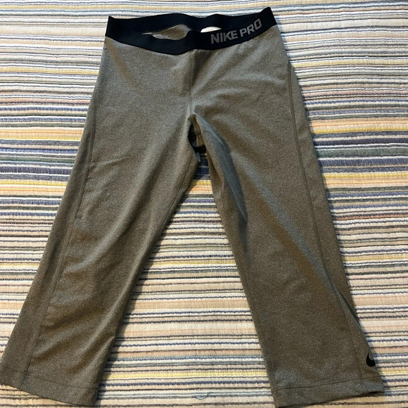 Nike Pro Drifit Cropped Leggings - Picture 6 of 9